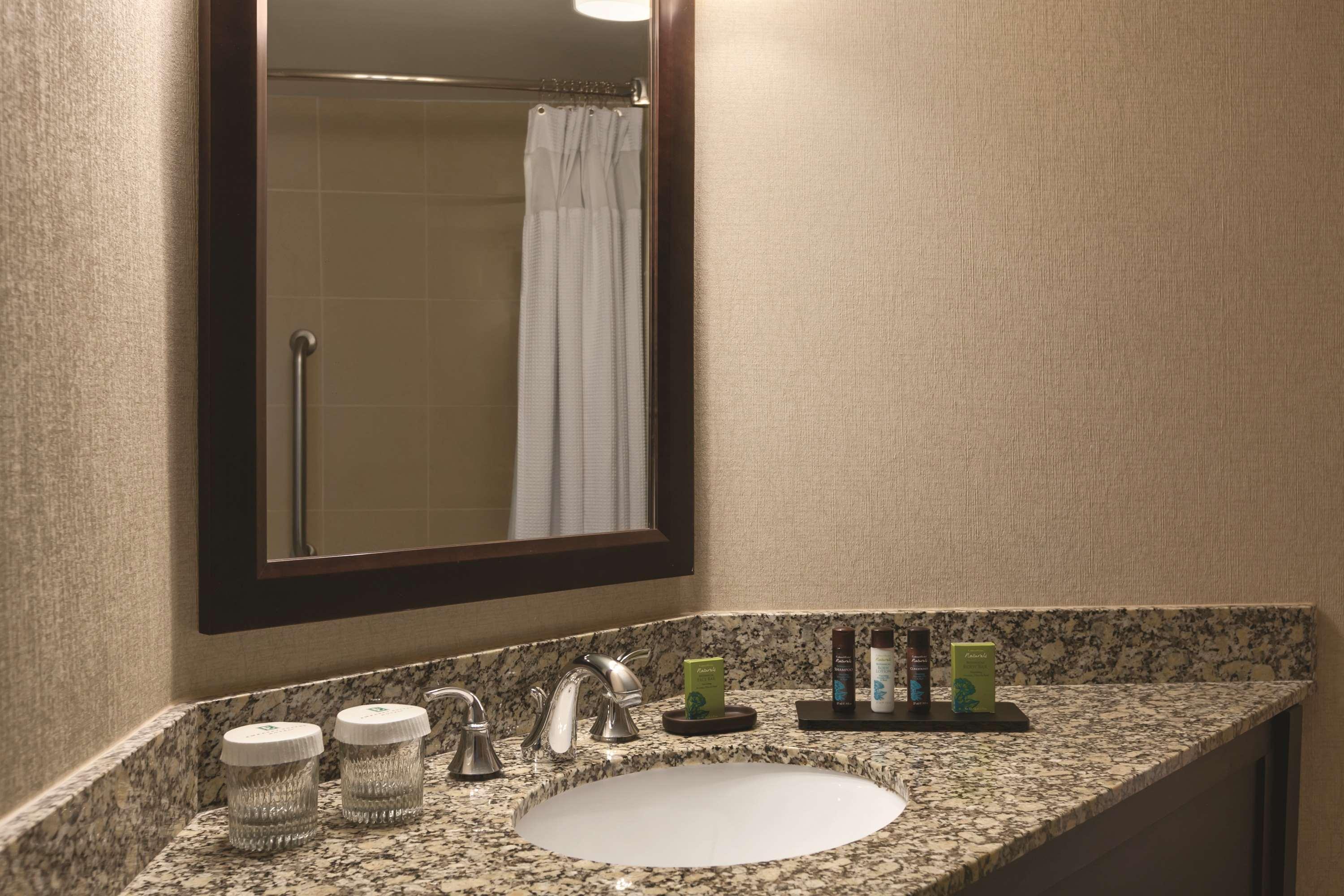Embassy Suites Birmingham Room photo